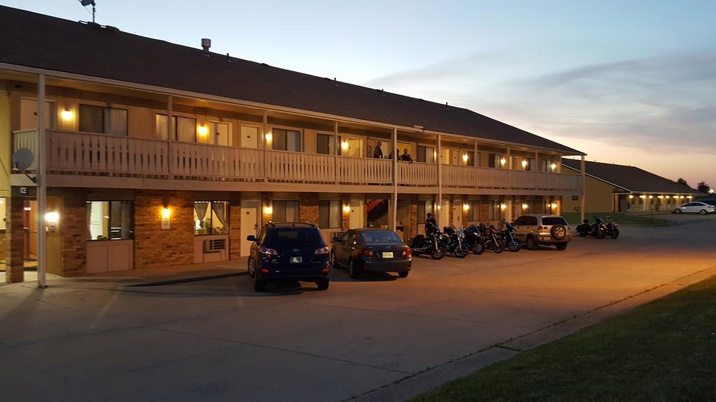 Budgetel Inn & Suites Butler Exterior foto